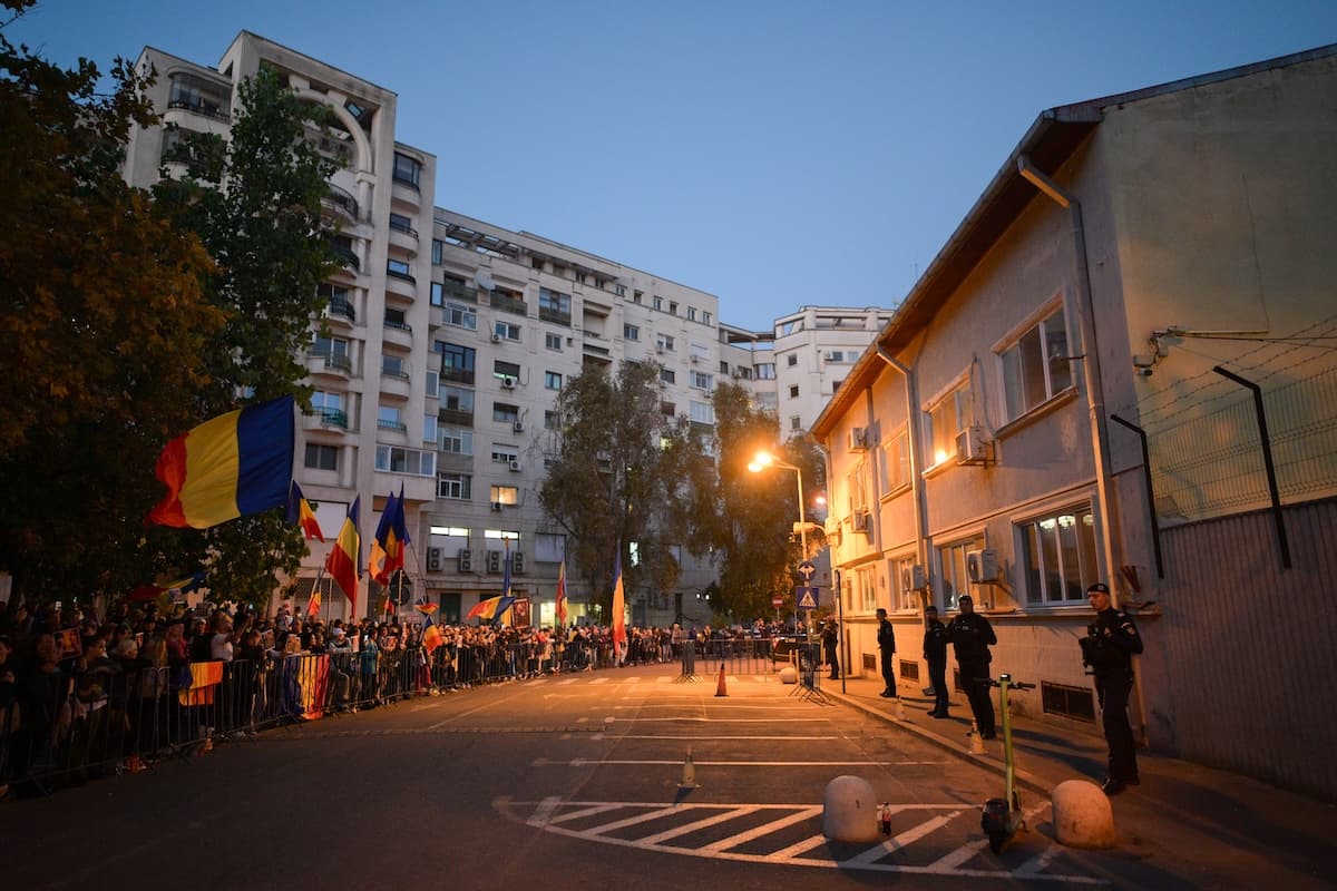 Calin Georgescu supporters gathered outside Central Detention Center in Bucharest.