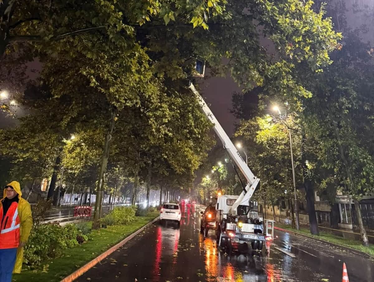 Bucharest starts installing Christmas lights.