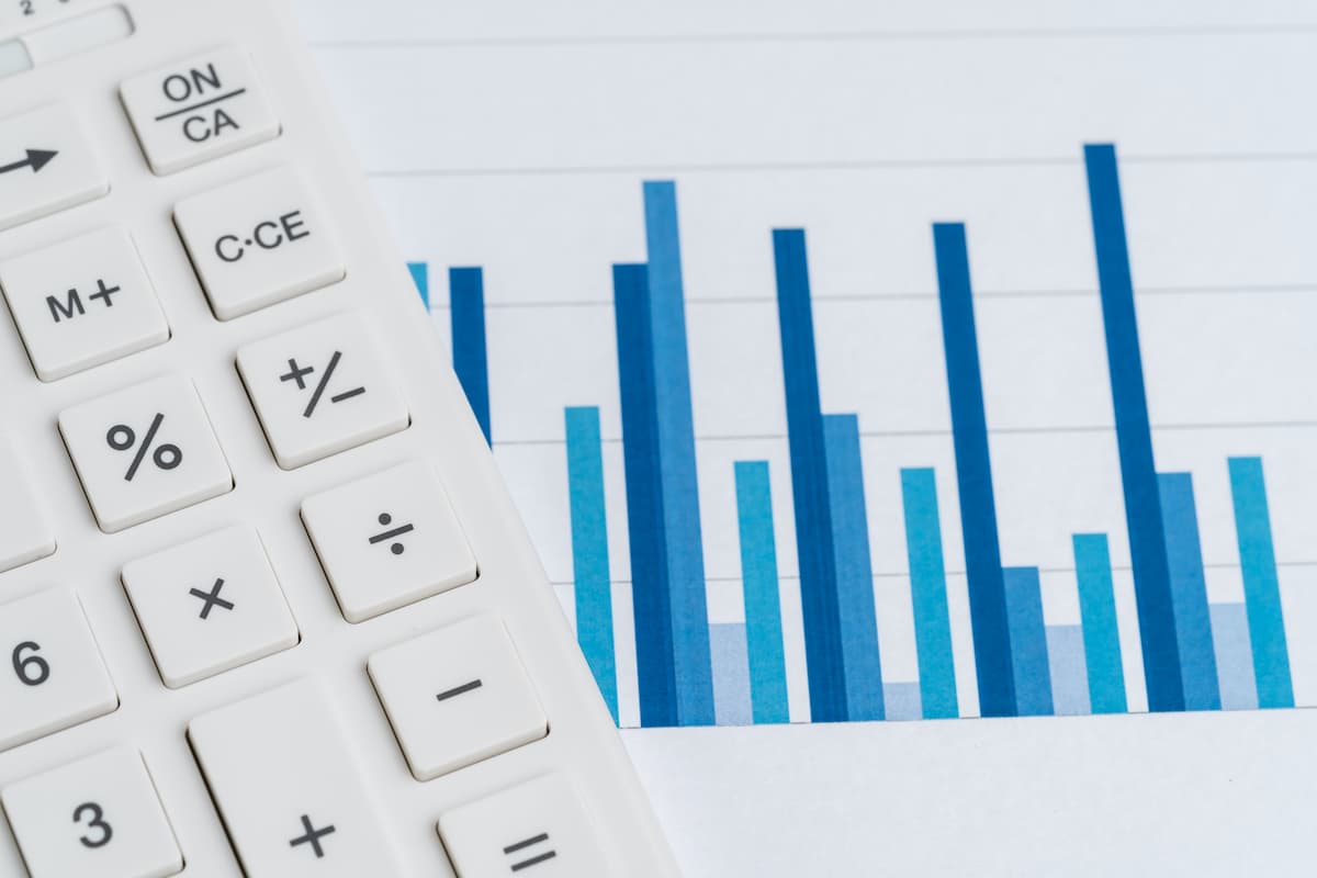Business graph and calculator - illustration.