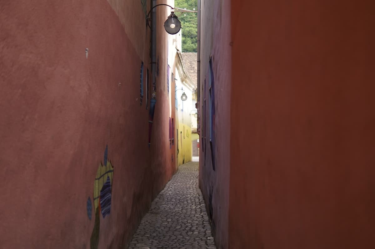Brașov closes iconic narrow street for emergency repairs