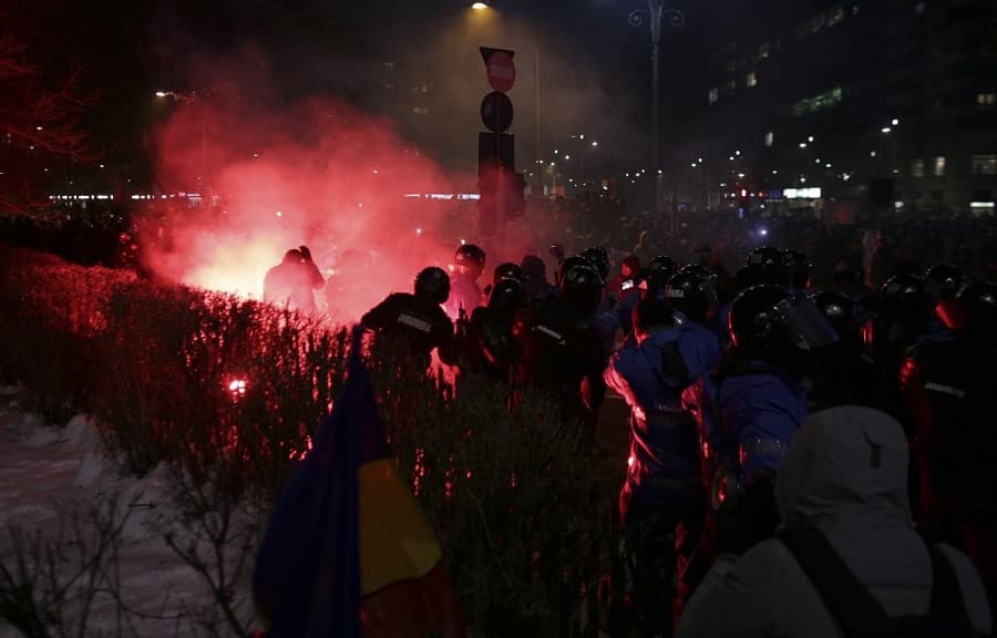 Protest in Bucharest ends after violent confrontations between ultras and the gendarmes