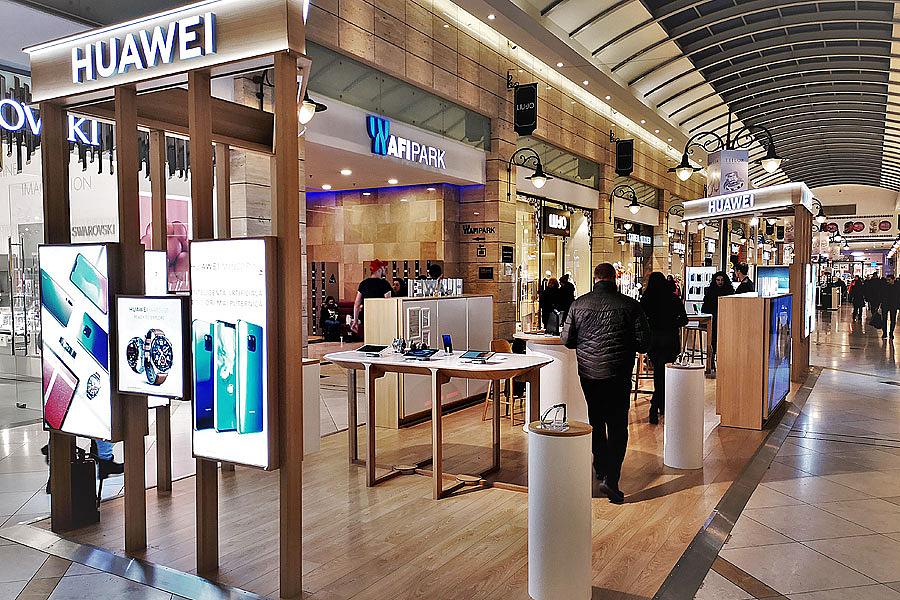 huawei opens its first experience shop