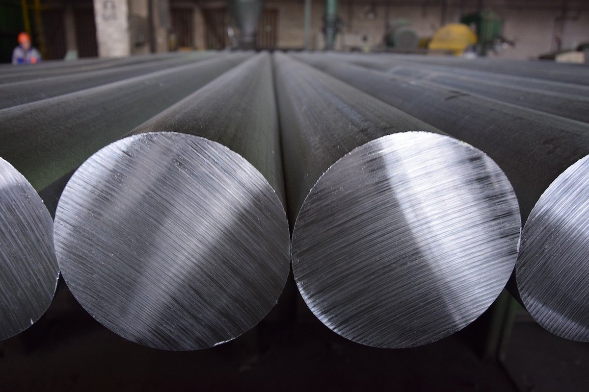 Romanian aluminium maker Alro grasps benefits of higher commodity prices but stays in the red