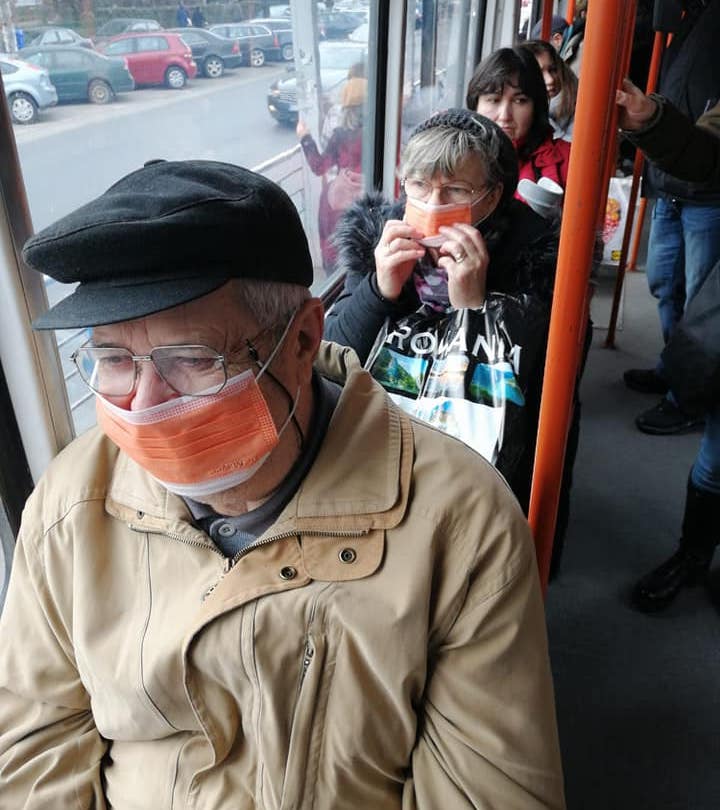 Flu Prevention In Bucharest Public Transport Company Starts Distributing Face Masks To Commuters Romania Insider