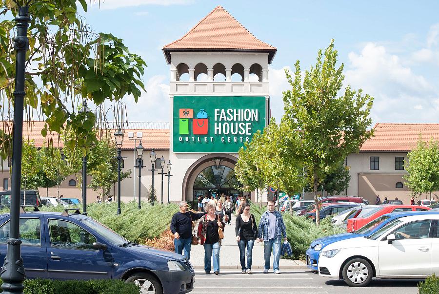 Biggest fashion outlet in Romania has spring sales event on Saturday, discounts of up to 90