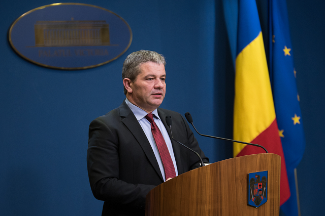 Romania S Health Minister Saves Suffocating Passenger In Flight Romania Insider