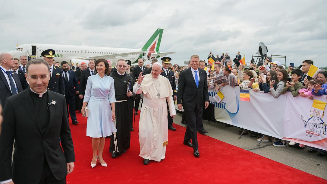 Pope Francis It Was A Joy To Walk As A Pilgrim Among Romanian People Romania Insider