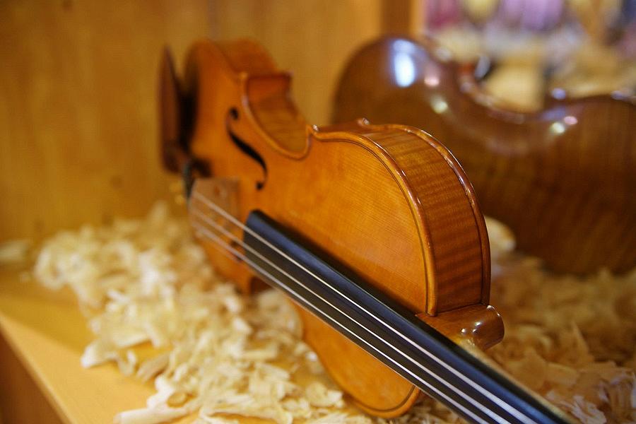 Update Fire Destroys 4 000 Violins At Musical Instruments Factory In Romania Romania Insider