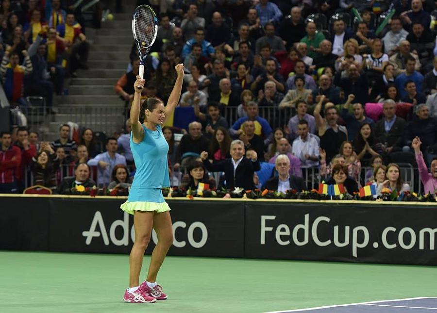 Fed Cup Romania S Monica Niculescu Levels The Score After Two Set Victory Against Czech Petra Kvitova Romania Insider