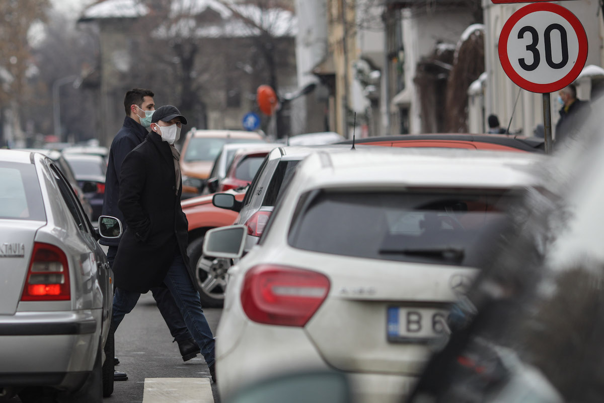 Romania Photo Of The Day Pm Florin Citu Walks To Work To Promote New Green Fridays Campaign Romania Insider