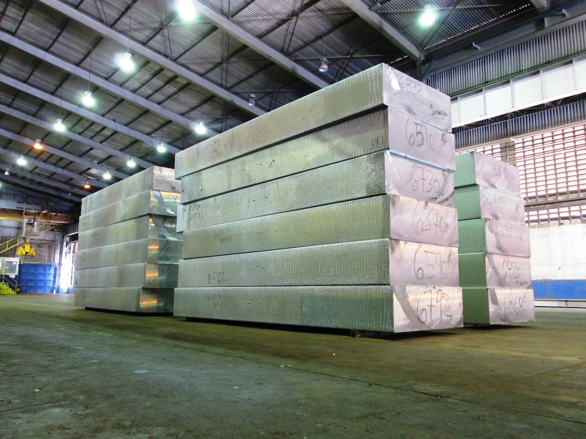 Major aluminum smelter in Romania invests USD 2.75 mln in electric furnace