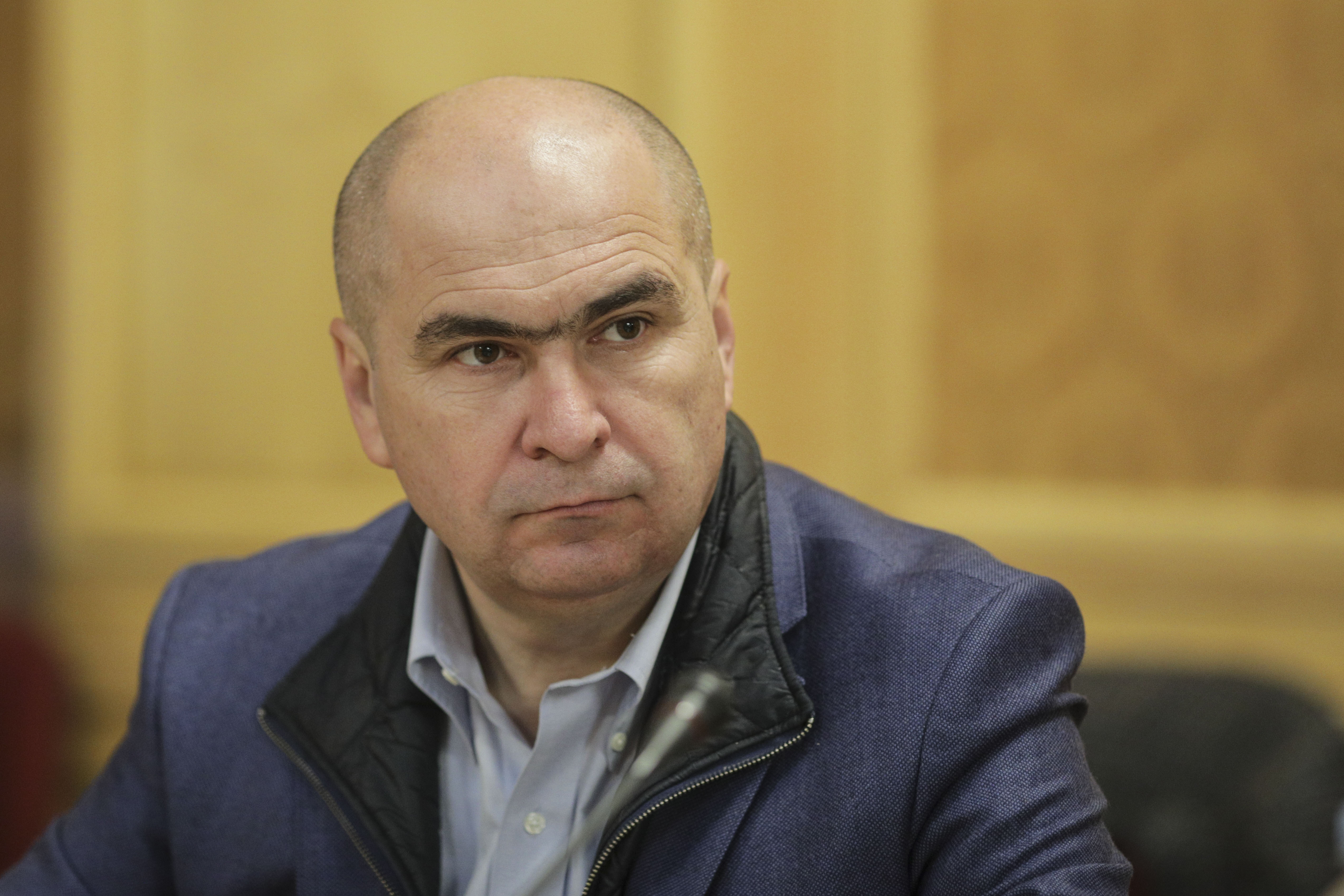 Ilie Bolojan sugerează că majorările de taxe sunt inevitabile în România, prioritizând reducerea cheltuielilor pentru consolidarea fiscală.