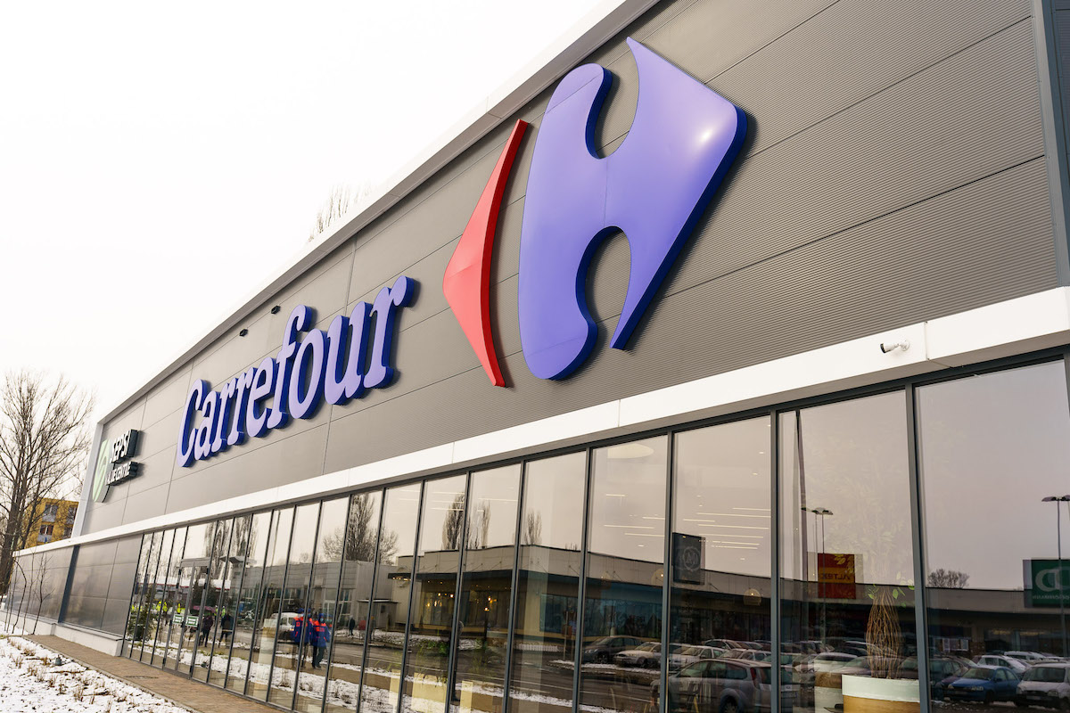 Employees of Carrefour Romania on strike for higher wages