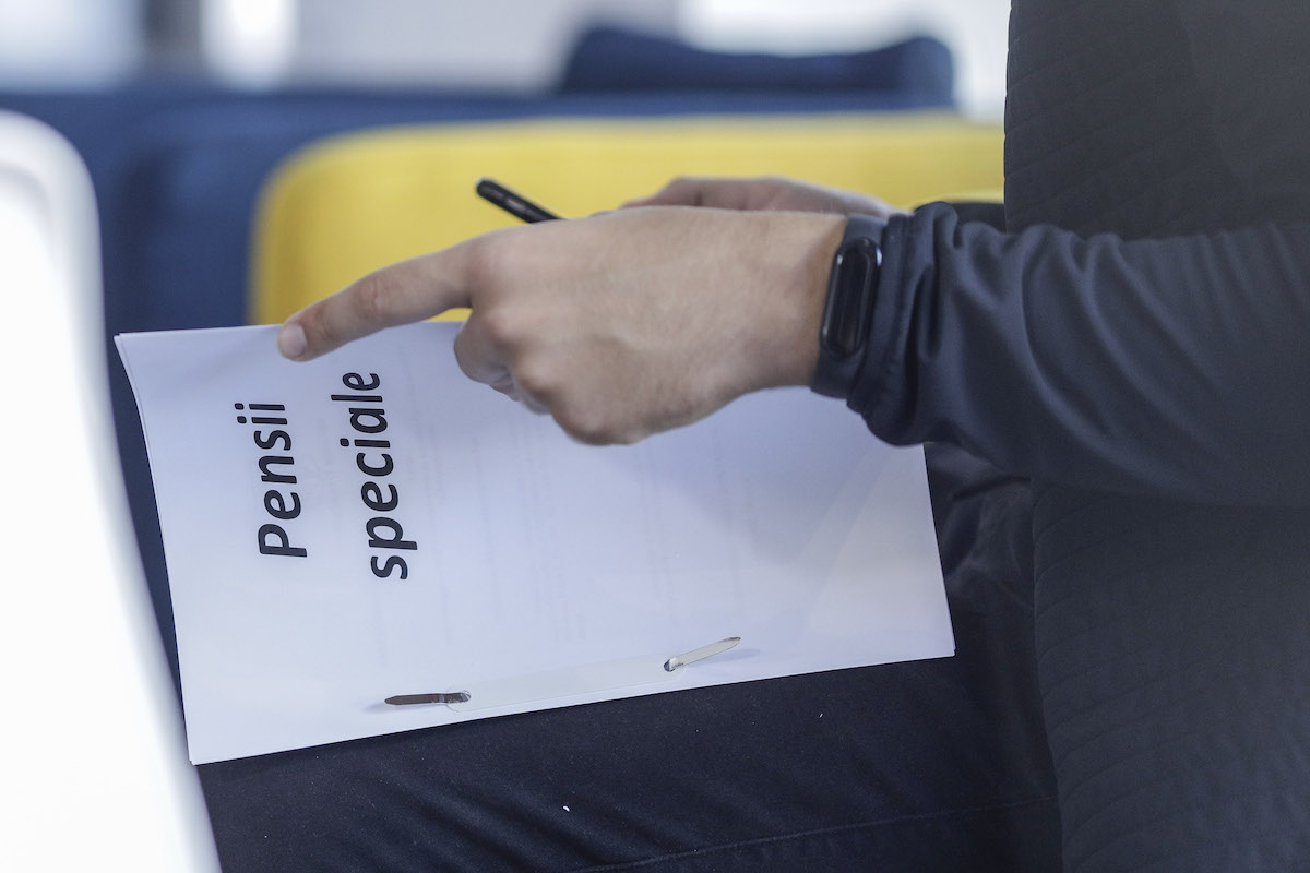 PSD și magistrații din România contestă planul premierului de limitare a privilegiilor; CSM dezaprobă schimbările propuse în sistemul de pensii pentru magistrați.