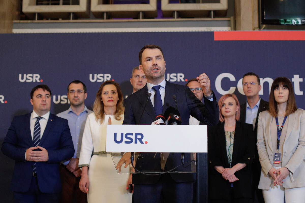 Romania's reformist party USR notifies EC about prosecutors' investigations into COVID vaccine procurement