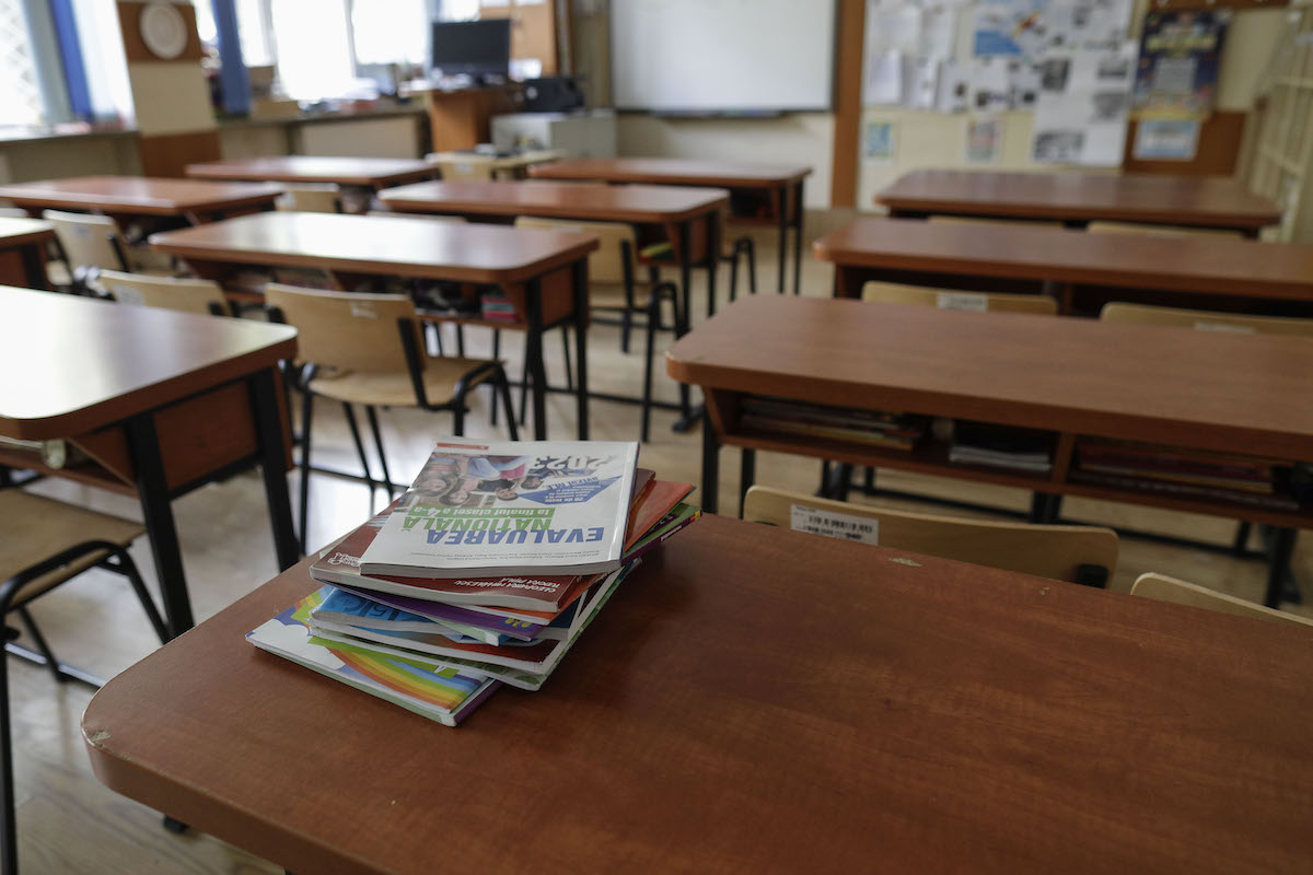 Autoritățile din România intensifică securitatea școlilor după noi amenințări de atac armat în șapte județe