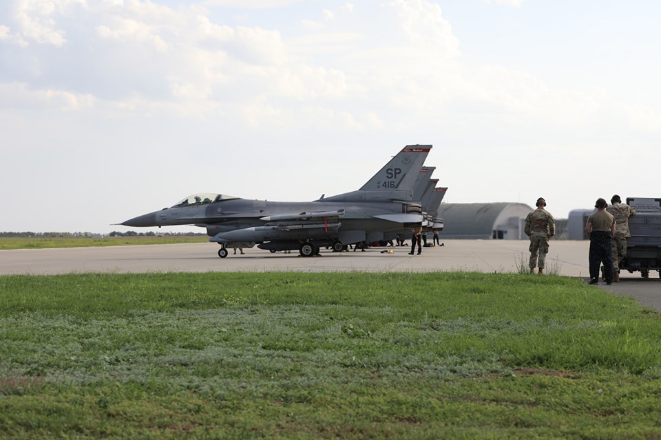 50 Ukrainian pilots to train on F-16s in Romania