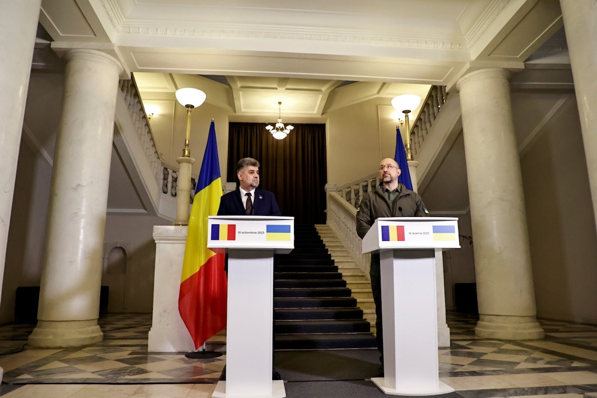 Romania and Ukraine seal cooperation agreements on grain transport, defence industry