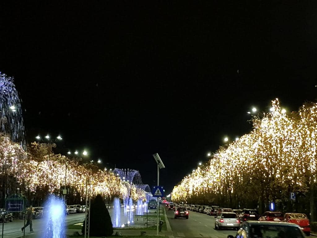 City Hall starts installing Christmas lights in Bucharest