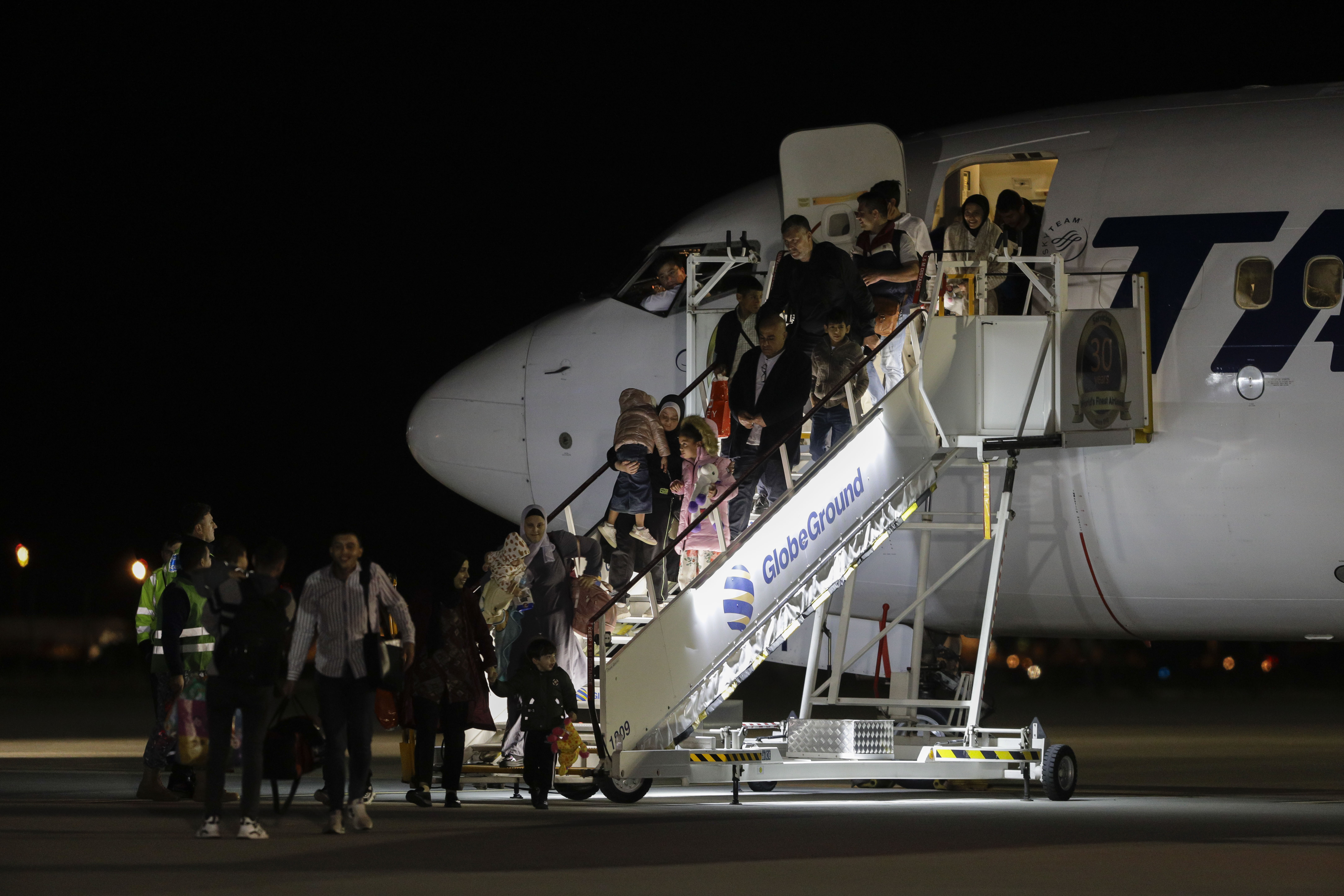 First Romanians evacuated from Gaza arrive in Romania