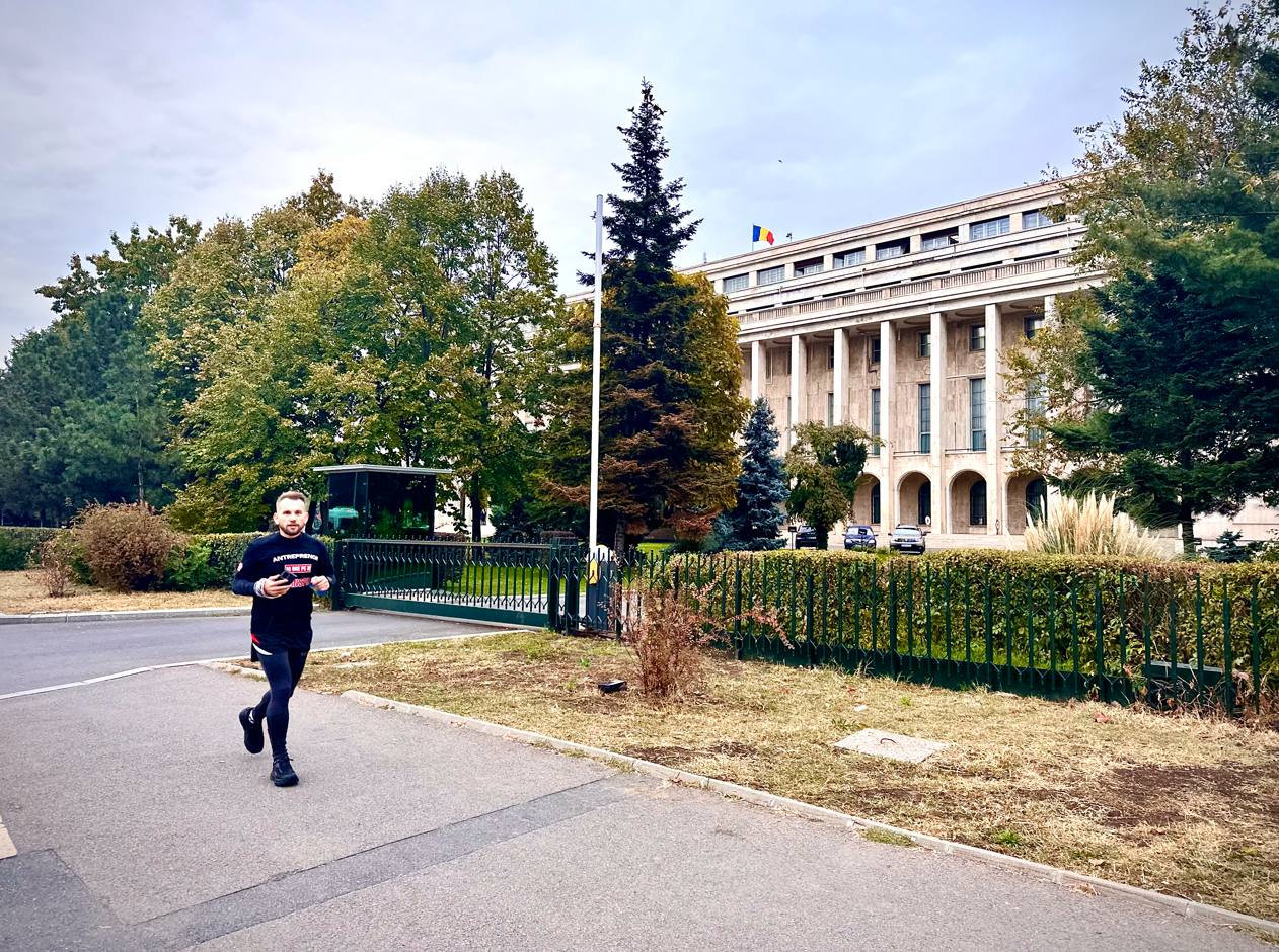 Romanian entrepreneur embarks on 14-hour run around government building in protest of fiscal measures