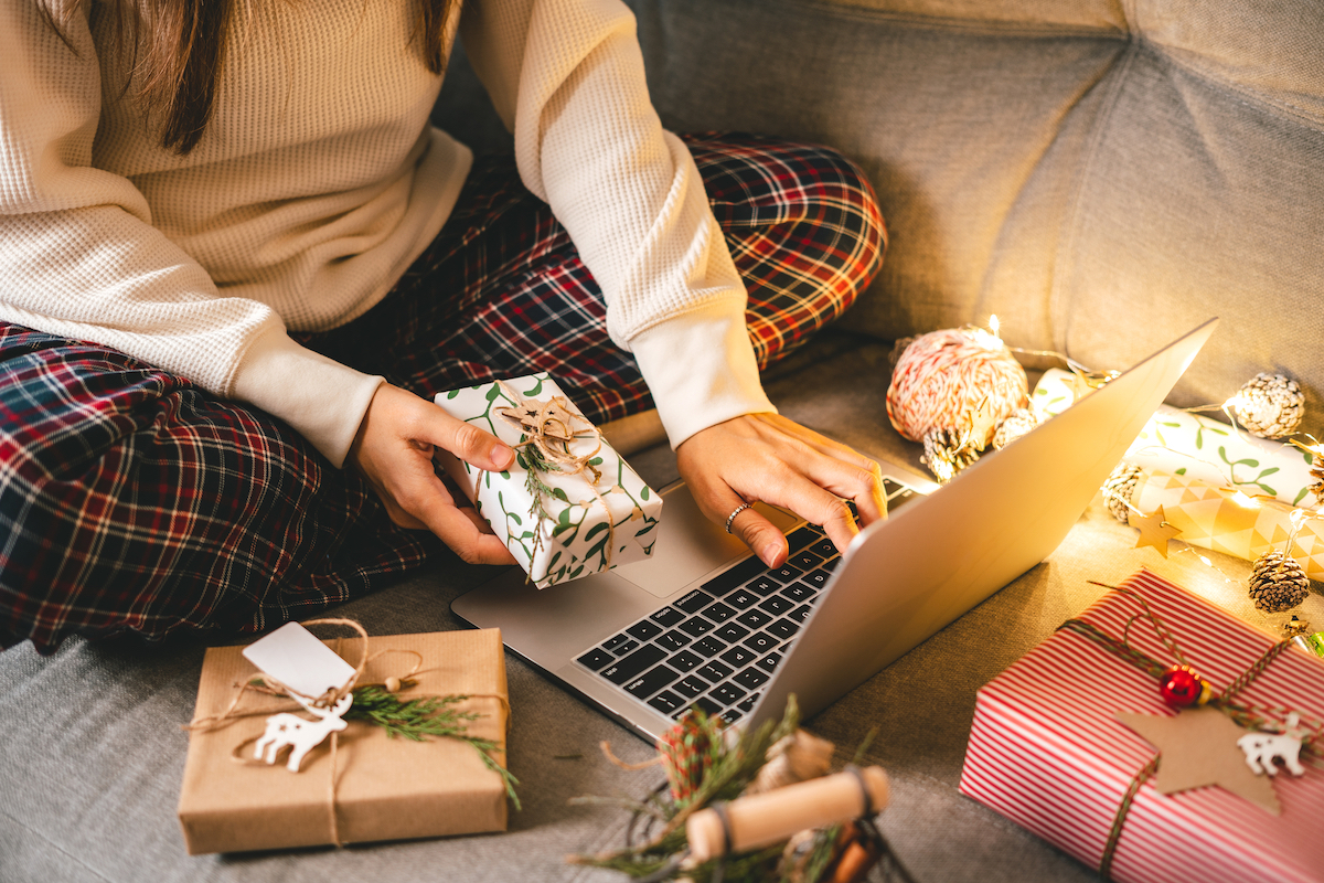 Over 40% of Romanians to reduce holiday spending this year, survey says