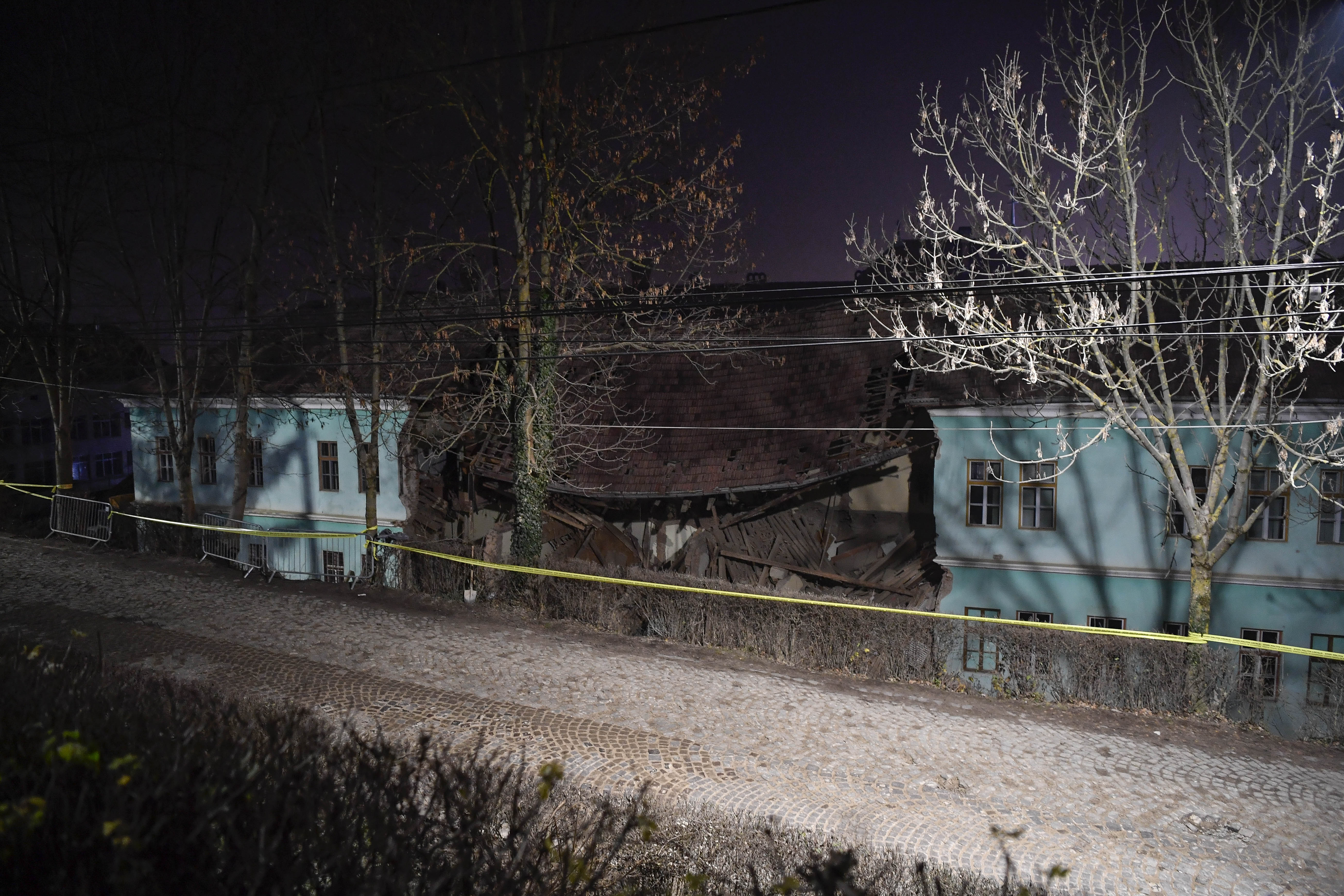 Central Romania: Manager of construction company detained after collapsed wall kills student