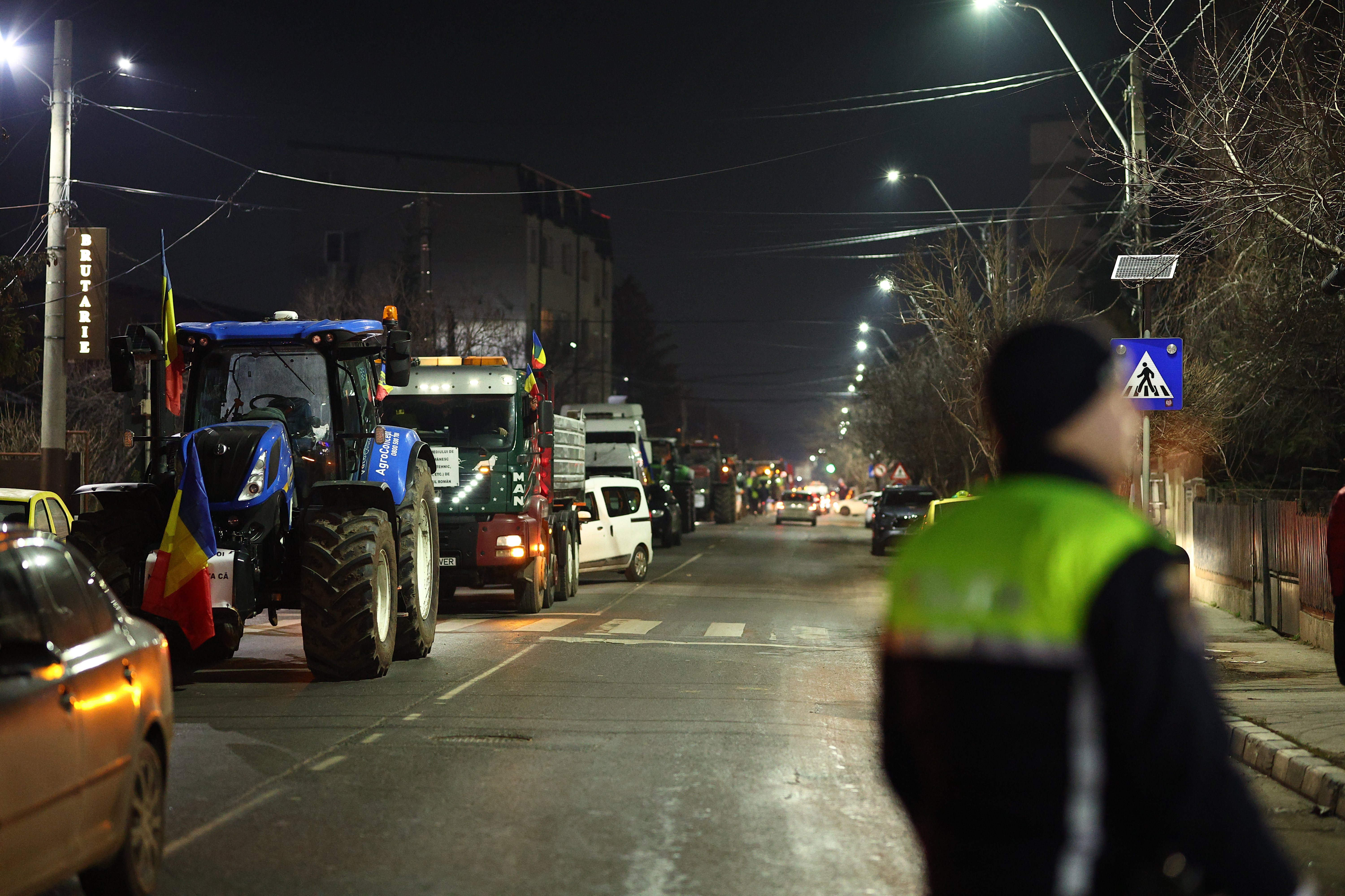 Farmers and transporters continue protests in Romania, police stop them from entering Bucharest