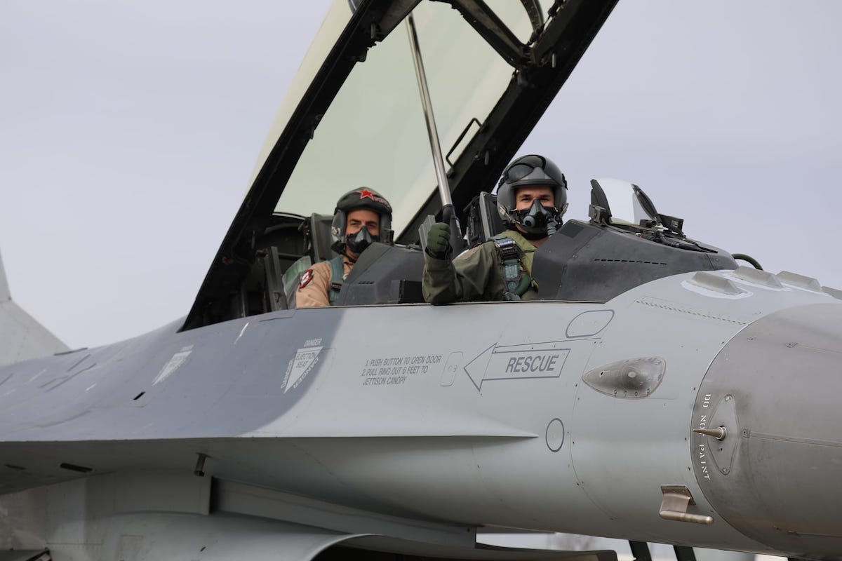 Romanian pilots start training at European F-16 Center in Fetești