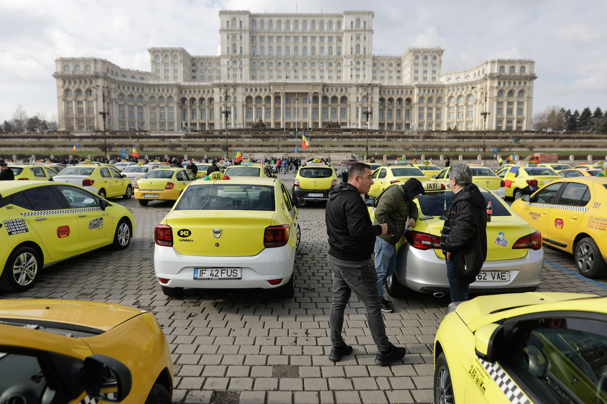 Romanian taxi drivers protest against ride-hailing companies