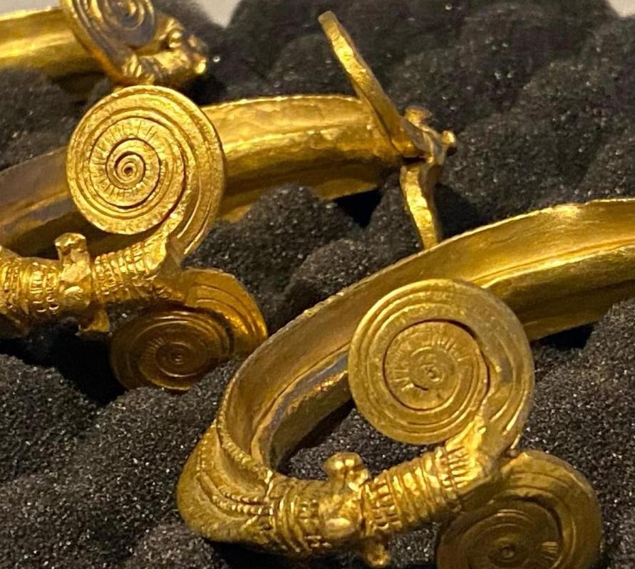 Three ancient gold bracelets stolen from Romania, brought back from Belgium