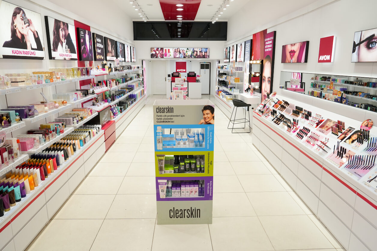 Avon to open first franchise stores in Romania