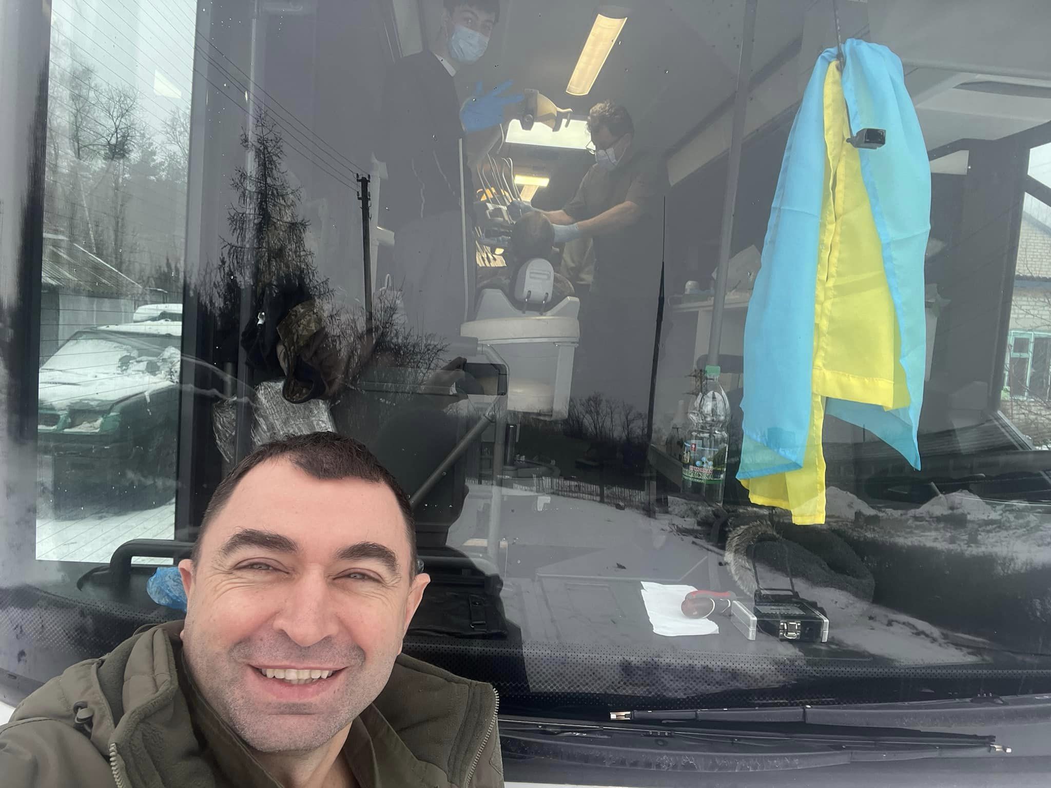 Romanian doctor from Ukraine offers free medical assistance to soldiers with mobile clinic