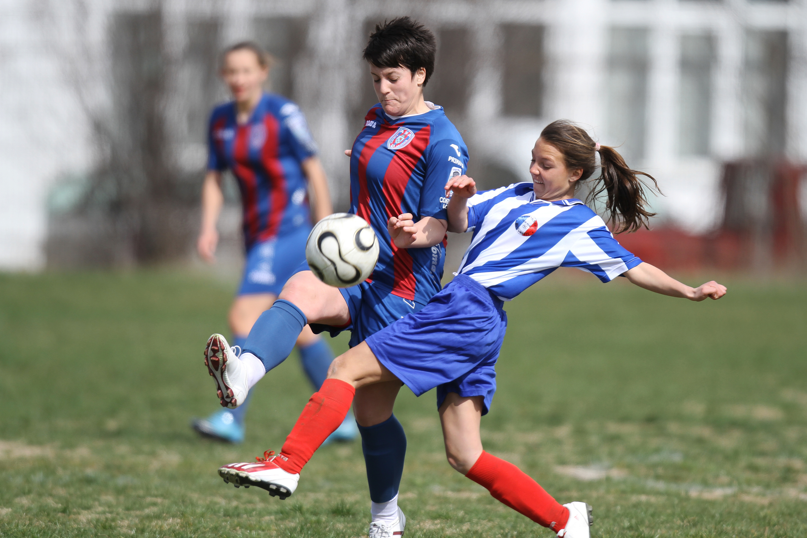 Romanian Football Federation to establish five new football classes for girls in high schools