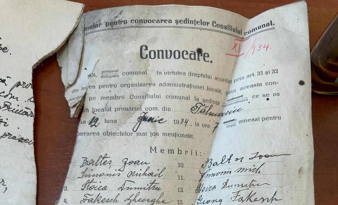 Central Romania: 100-year-old documents found in the walls of a town hall in Sibiu county