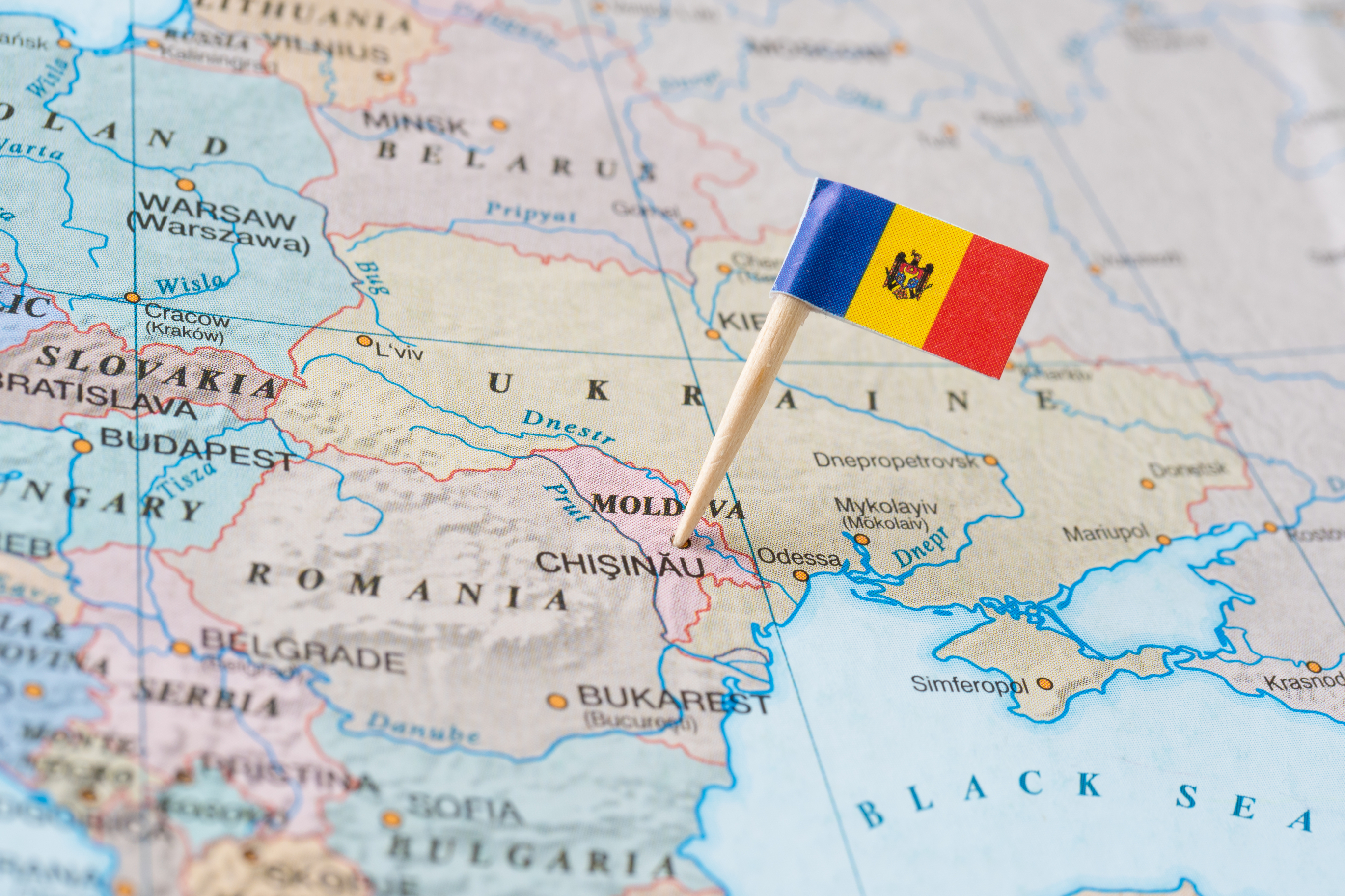 Applicants for free Romanian language courses in Moldova far exceed available spots