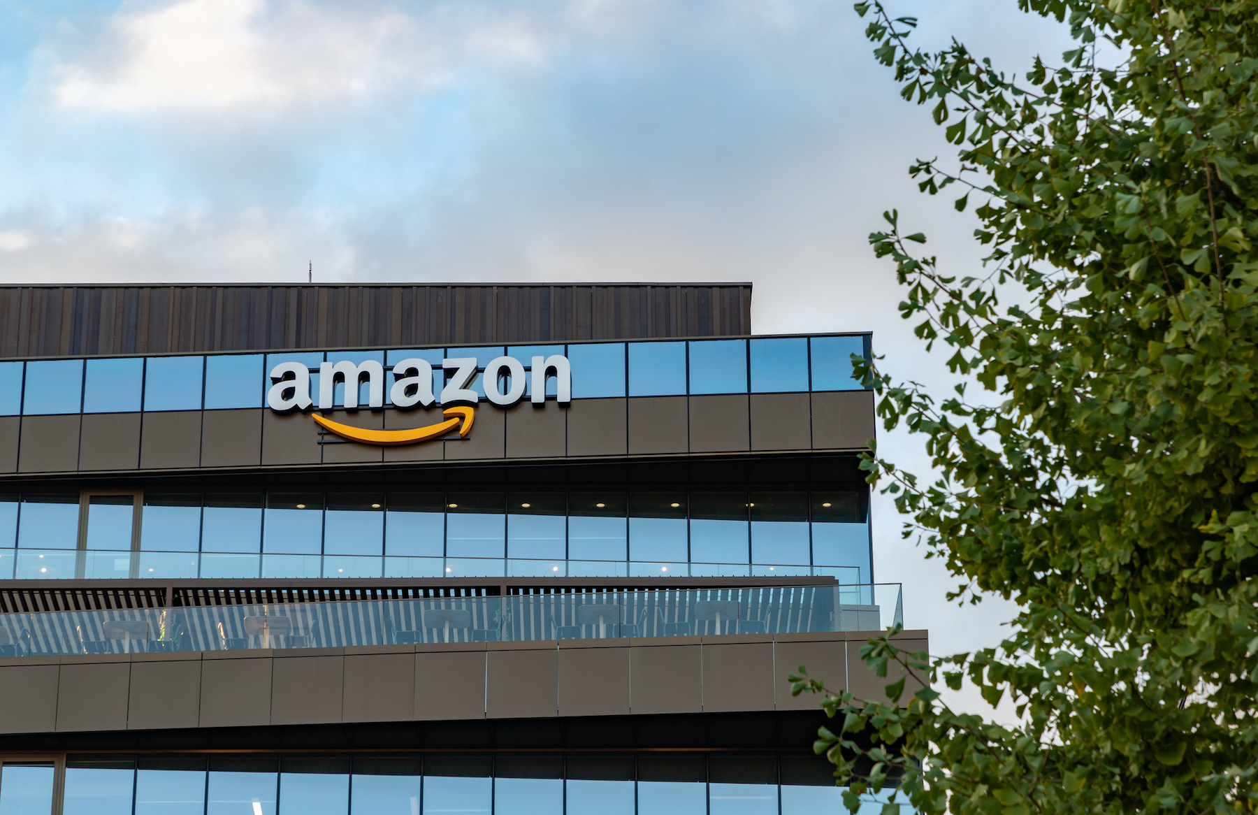 Amazon lays off hundreds at its IT centers in Romania amid global restructuring in the tech sector
