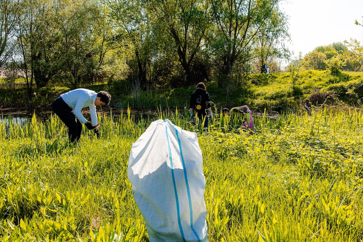 Volunteers remove 7.6 tons of waste from Bucharest’s Văcărești Natural Park