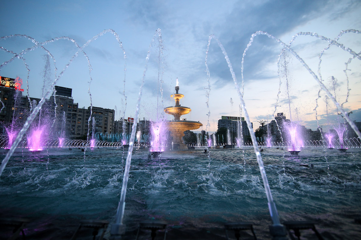 Downtown Bucharest urban fountains resume multimedia shows this week