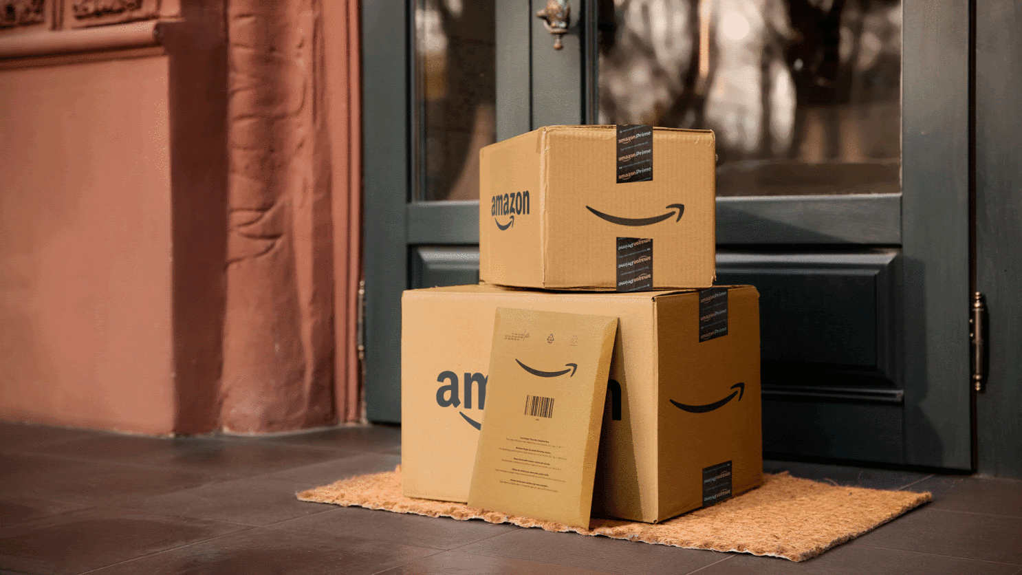 How Amazon uses data analytics to improve package tracking