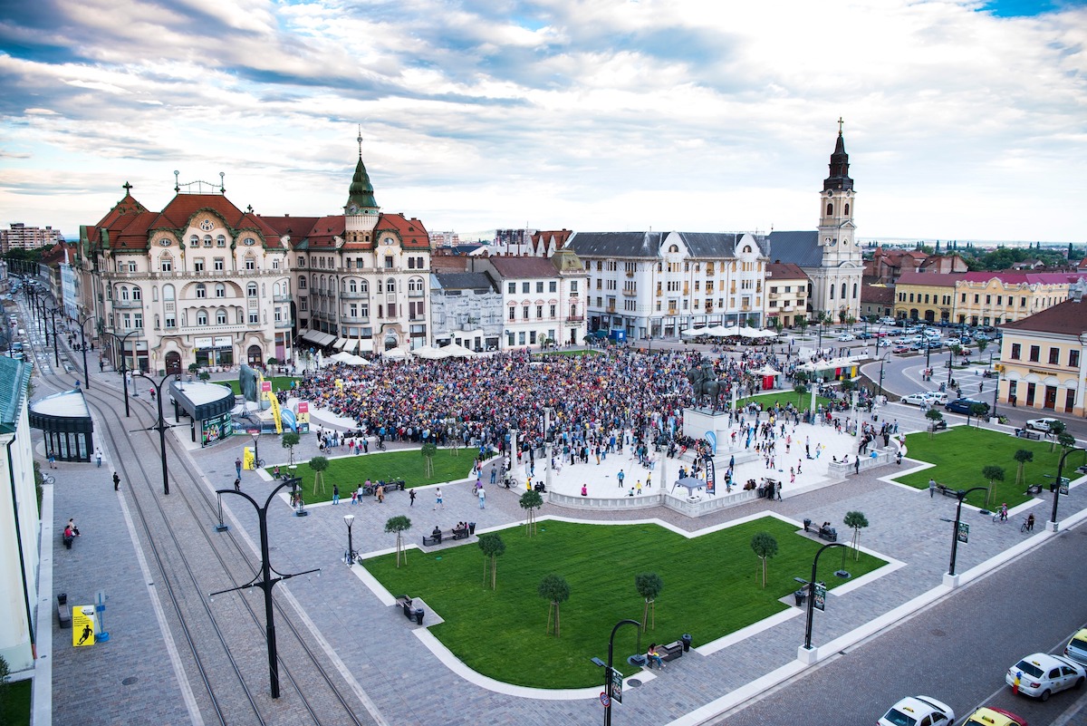 Big screen installed in Oradea’s Unirii Square for the European Football Championship