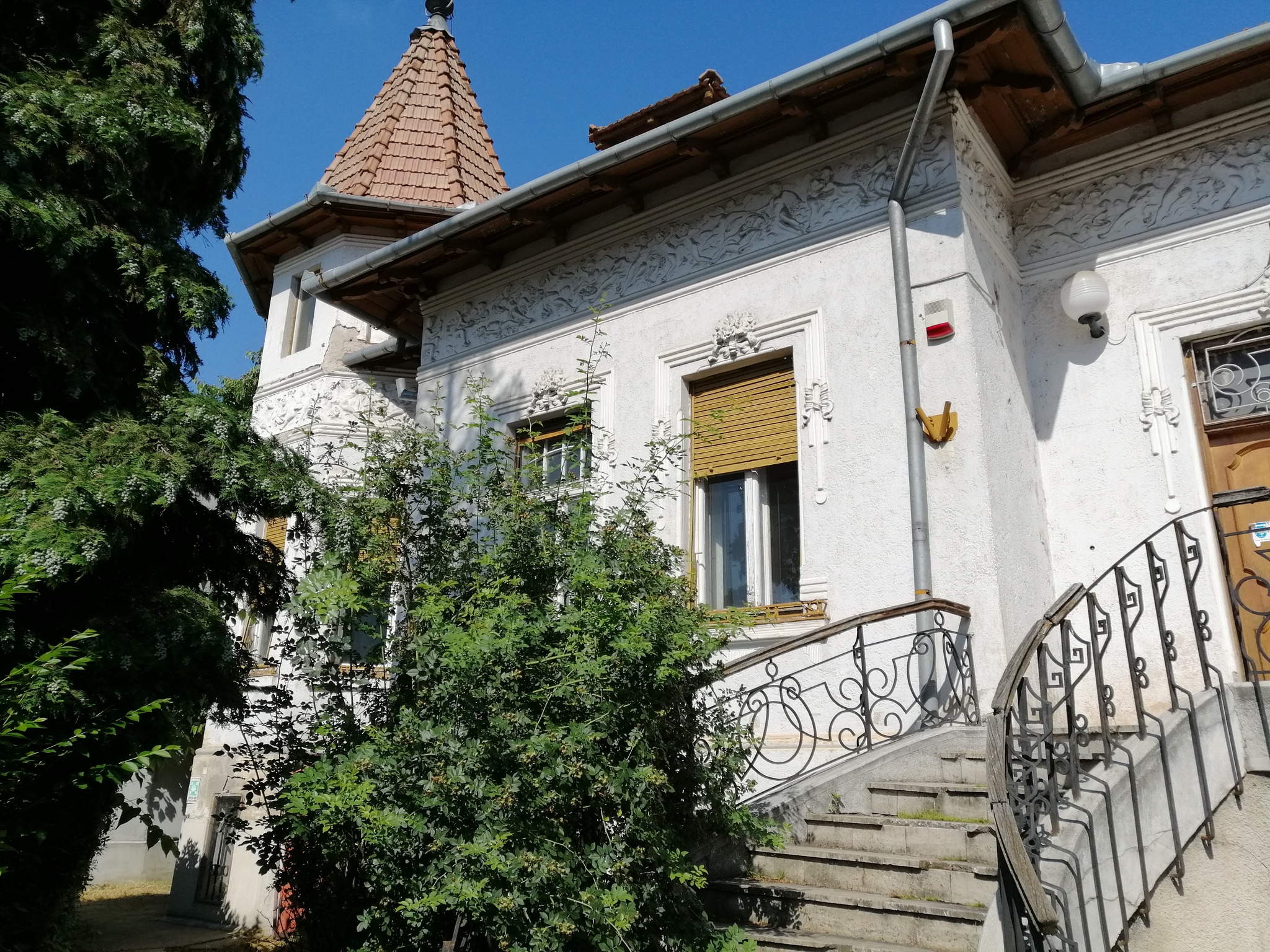 Western Romania: Villa that belonged to Nicolae Ceaușescu up for auction