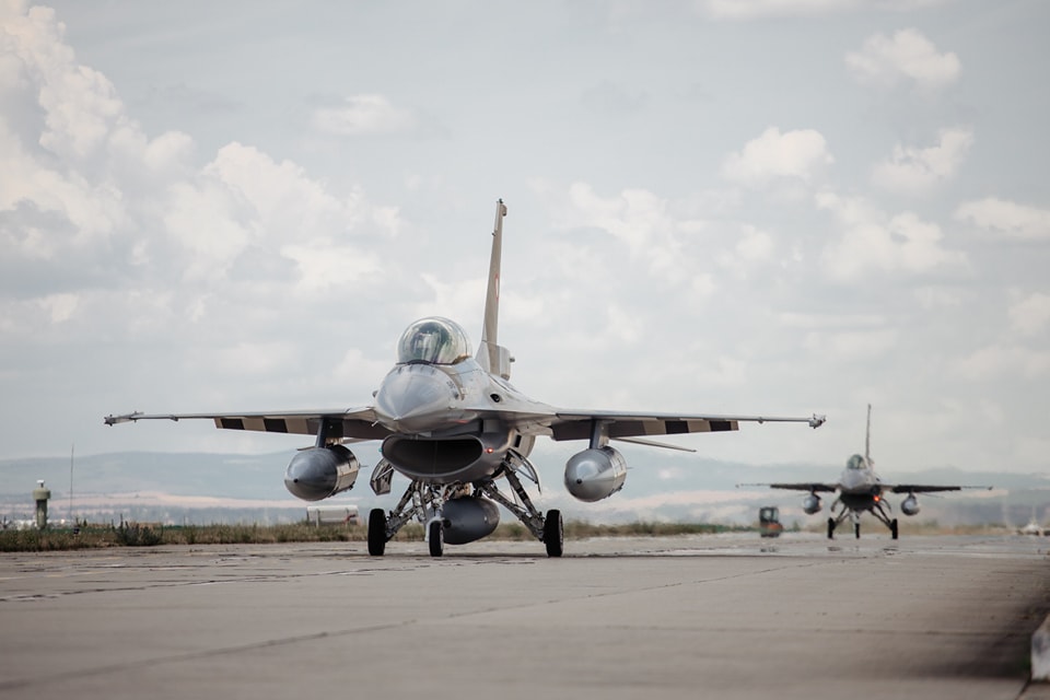 Romania receives three more F-16 Fighting Falcon aircraft from Norway