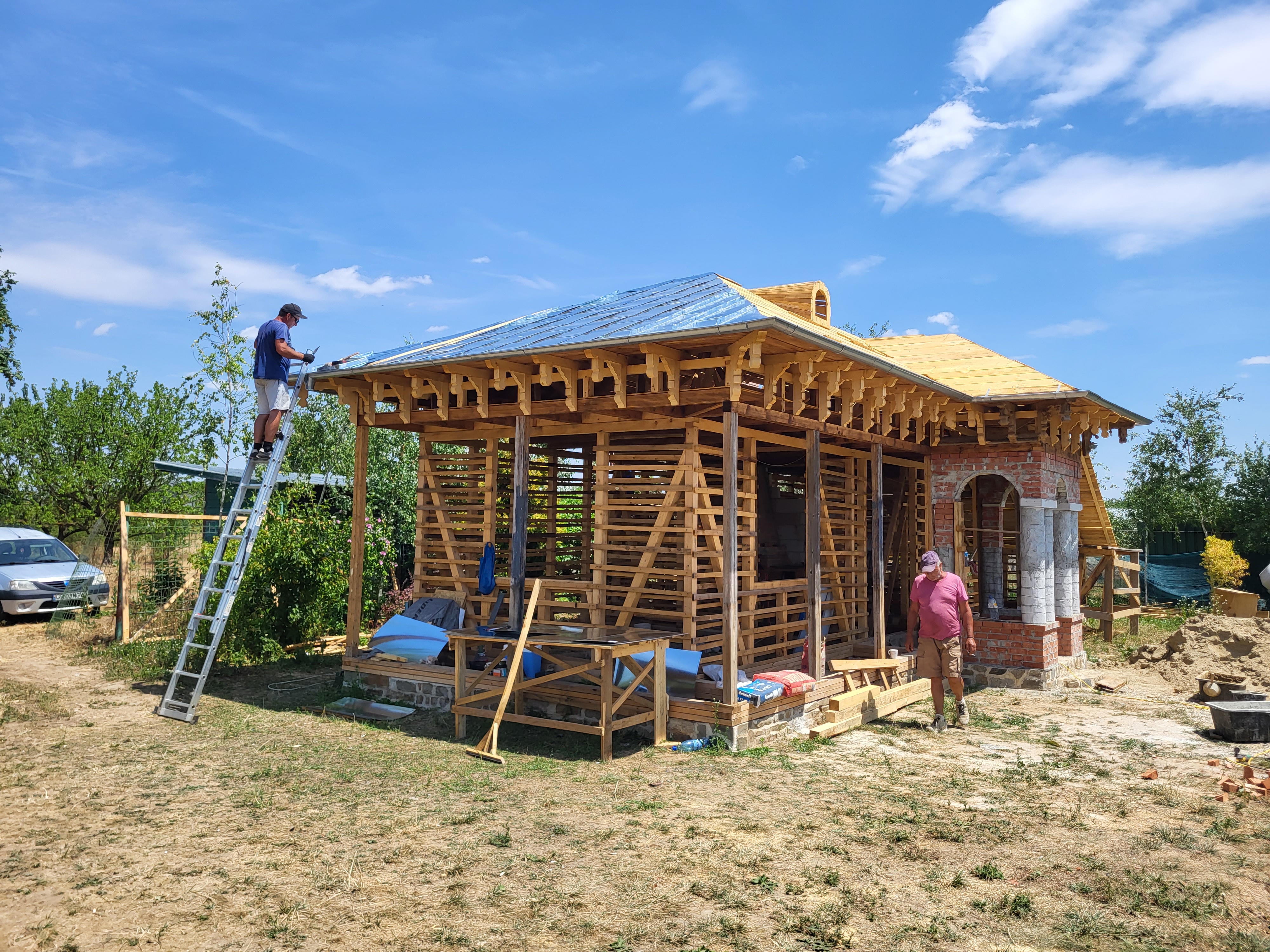 Southern Romania: House with historical value relocated, restored with the help of volunteers