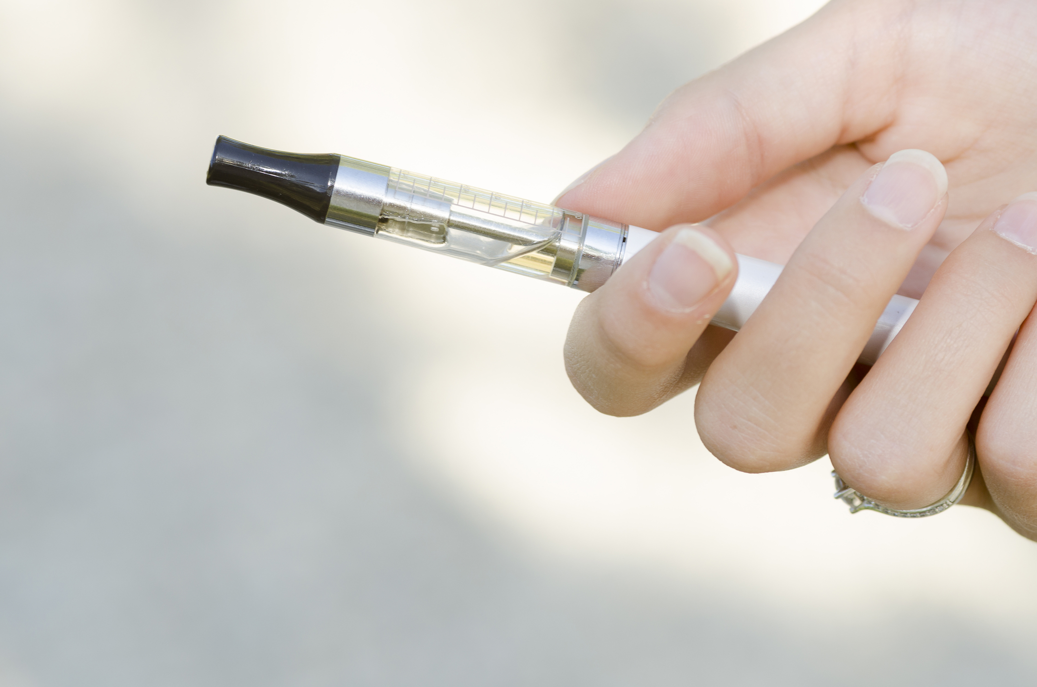 Romania bans TV and street advertising for electronic cigarettes, vapes