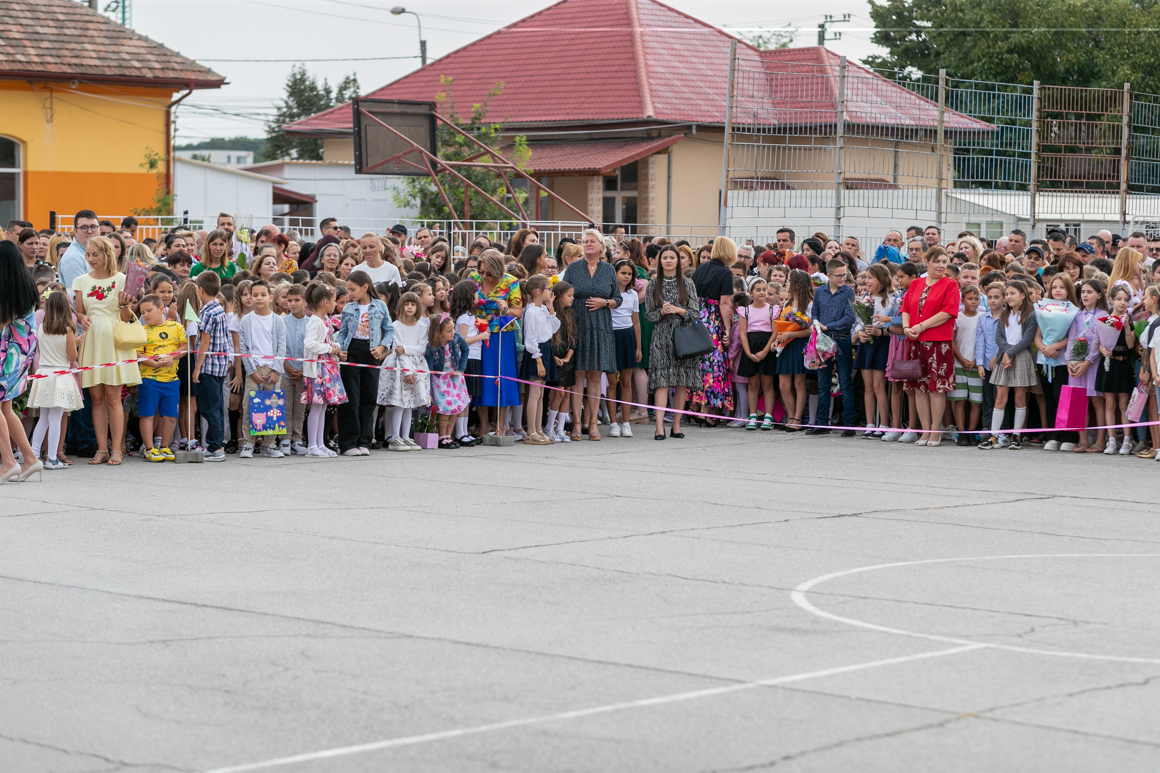 New school year kicks off in Romania