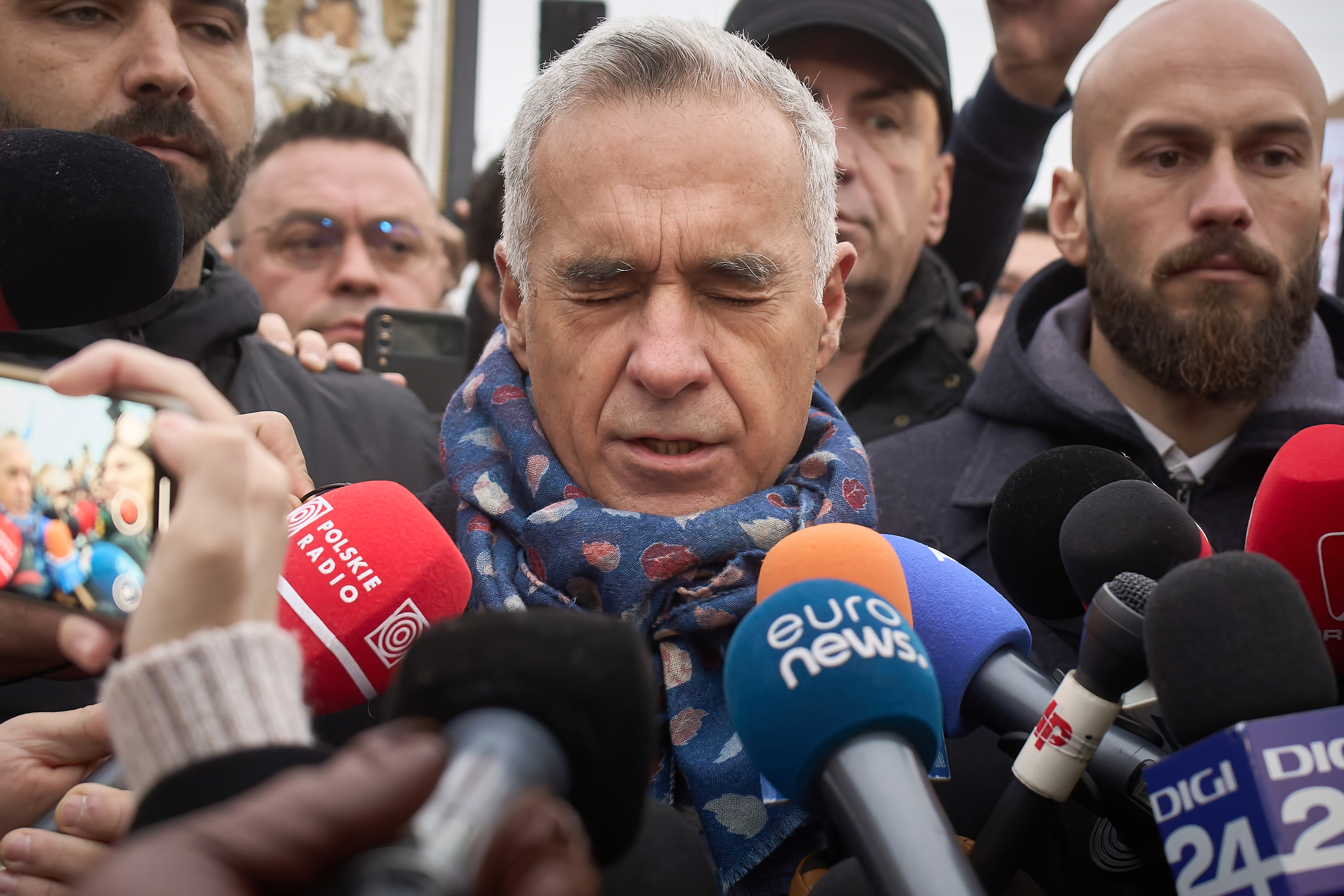  Detalii despre controversele și legăturile sale cu extrema dreaptă și Rusia