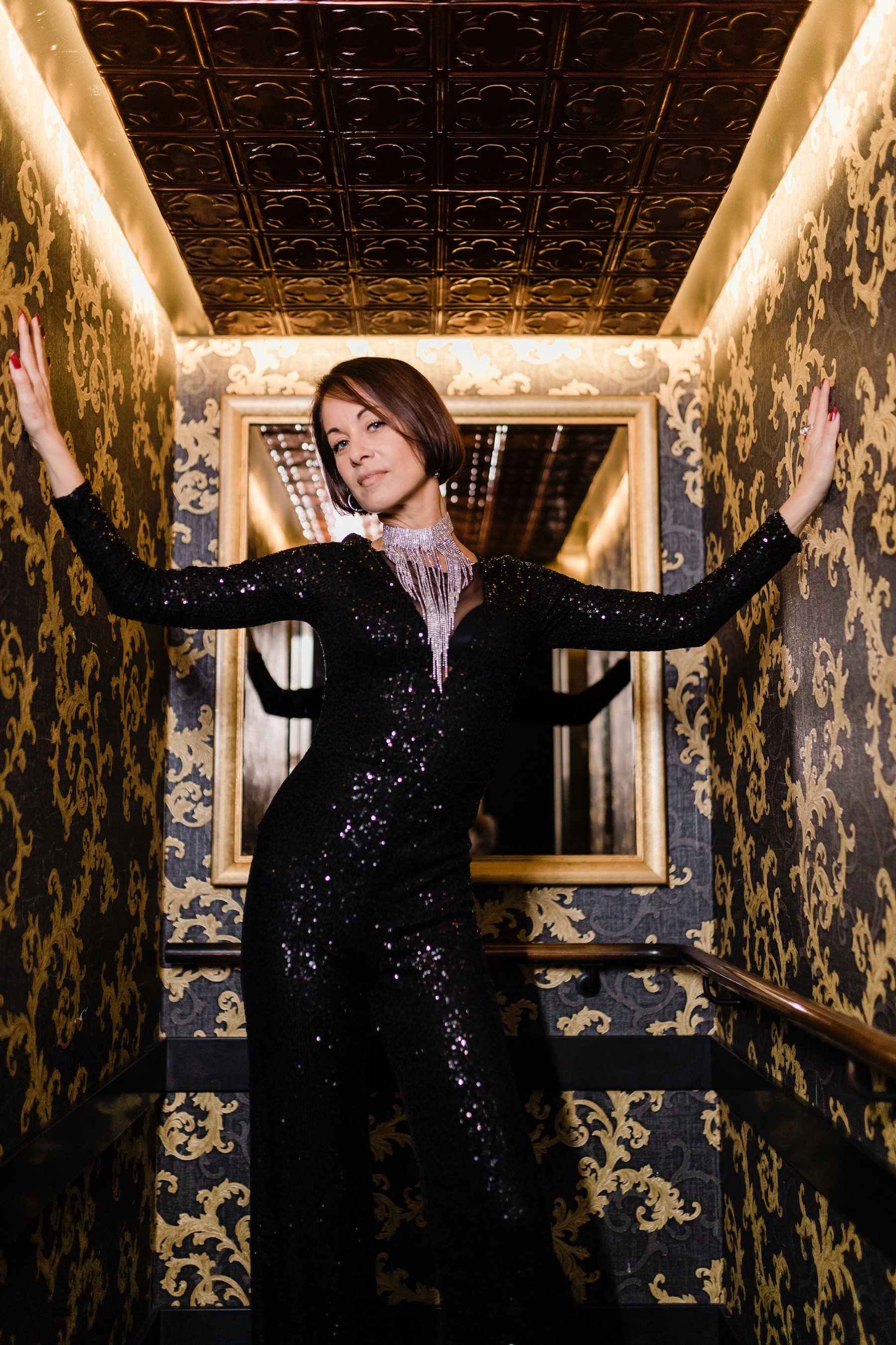 “They will notice when you walk in – not because you’re loud, but grounded” – Lin Holmquist, bringing ancient wisdom and modern science in Bucharest, at DiFine your Essence