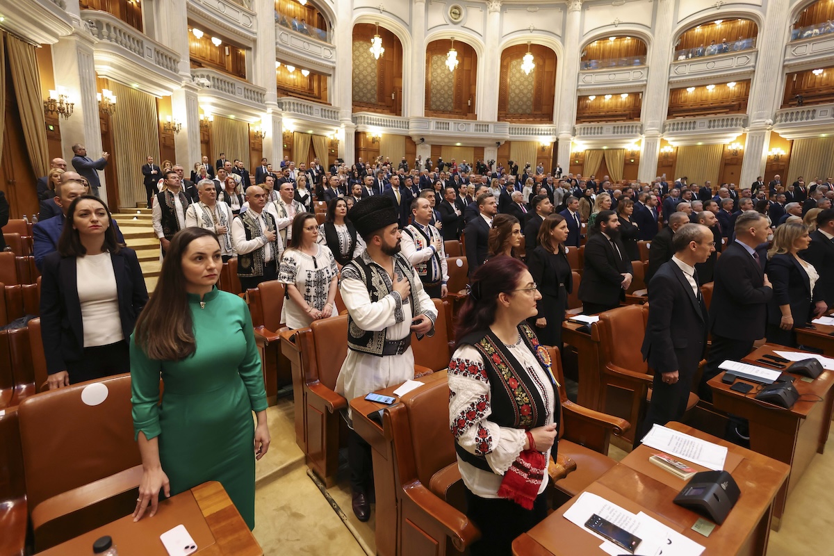 17 Parlamentari Părăsesc Partidul de Dreapta POT în România! Descoperă Implicațiile!