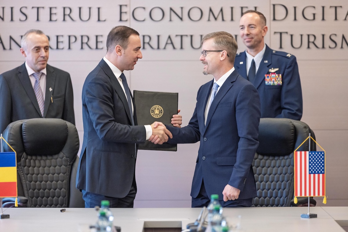 România și SUA își intensifică planurile de coproducție a muniției NATO-standard, consolidând capacitatea de apărare și parteneriatul strategic bilateral.